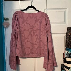 ❌SOLD❌Pink flowery blouse